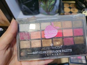 HILARY RHODA 18 Color Eyeshadow Palette