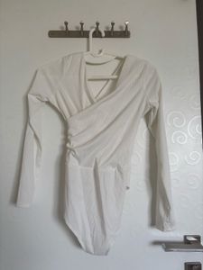 Chic White Long-Sleeve Bodysuit