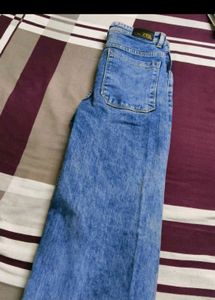 Declutter ALERT! 2 jeans for just 600