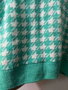 Trendy Houndstooth Knit Vest