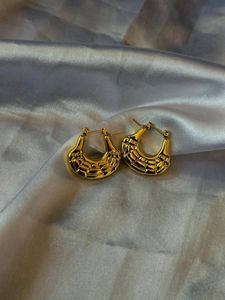 Gold Flower Earrings