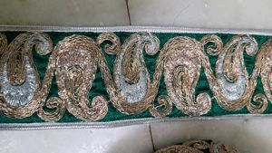Embroidered Paisley lacr Border