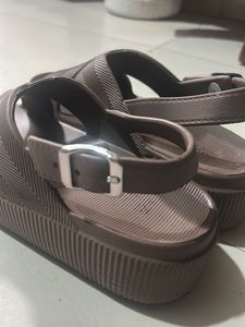 Comfortable Brown Cross Strap Sandals