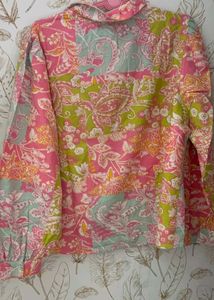 Vero Moda's Vibrant Floral Print Button-Up Shirt