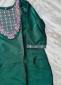 Elegant Green Embroidered Kurta