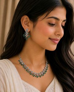 Exquisite Emerald & Diamond Necklace Set