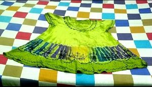IT IS A GREEN COLOR WOMEN'S TOP.....