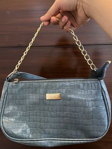 Stylish Grey Croc Shoulder Bag with Gold Chain