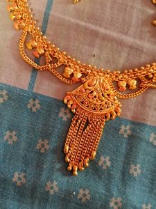 Elegant Golden Necklace &amp; Earring Set