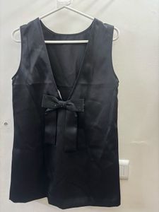 H&M Chic Black Bow Back Dress