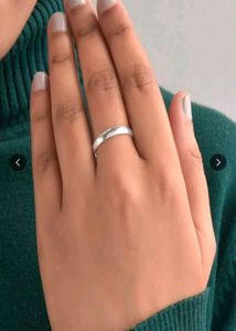 Elegant 925 Sterling Silver Band Ring