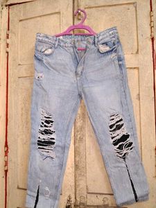 Light Wash Ripped Jeans
