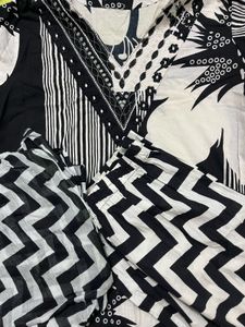 Chic Black &amp; White Floral Kurta Set
