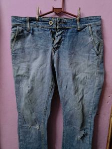 Light Wash Ripped Jeans