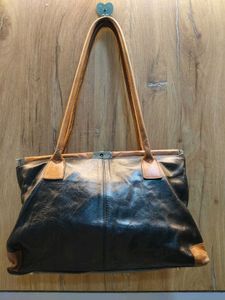 Chic Two-Tone Leather Handbag💥