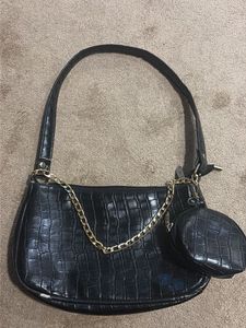 selling my divis leather like hobo bag