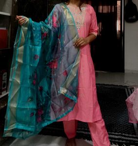 Beautiful Pink Embroidered Kurta Set