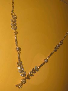 Elegant Leaf Design Necklace Set