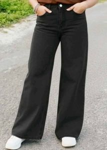 Black straight fit jeans 🖤