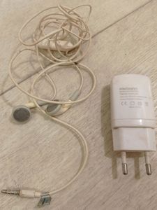 Karbonn Travel Charger With Earphone
