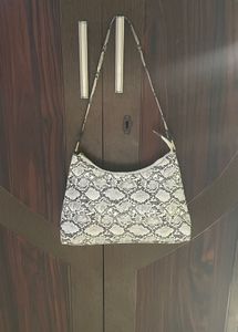 Stylish Snake Print Shoulder Bag