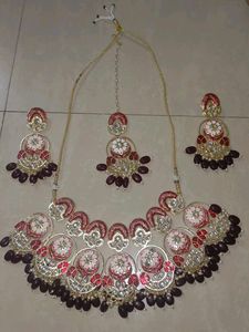 Exquisite Kundan Necklace Set with Maang Tikka
