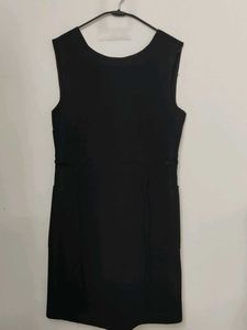 Sleek Black Sleeveless Dress