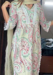 Elegant Floral Print Kurta Set