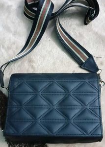 Stylish Black sling Bag.🖤Best for hangover
