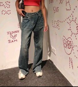 Stylish Wide Leg Jeans with Slit Hem