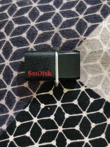 32Gb SanDisk Ultra Dual USB 3.0 Flash Drive.