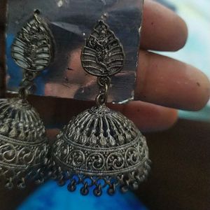 Black metal jhumki