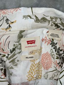 Levi’s Floral Print Short Sleeve Shirt