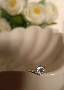 Elegant Silver toned Ring with Sparkling Stone