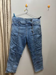 Stylish Denim Capri Jeans