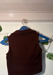 Ribbed Collared Sleeveless Crop Top