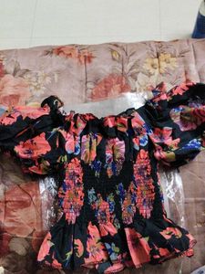 Chic Floral Smocked Crop Top