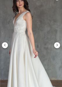 Satin White Wedding Sleeveless V-Neck