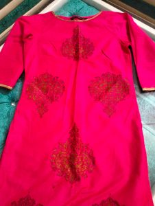 ⚜️Vibrant Pink Embroidered Kurta⚜️