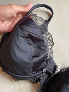 Elegant Black Lace Trim Bra