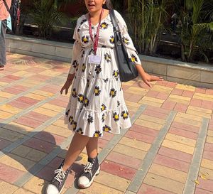 Cute Daisy Print Tiered Midi Dress