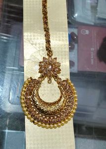 Exquisite Maang Tikka with Pearls