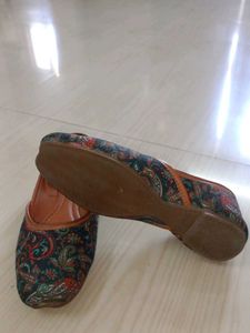 Paisley Print Juttis