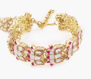 Elegant Gold-Tone Floral Bracelet