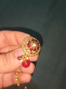 Gold-toned Maang Tikka