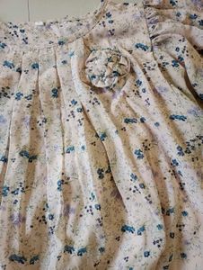 Chic Floral top with Puff Sleeves