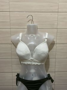 40C GINA Benotti White Lace Trim Bra