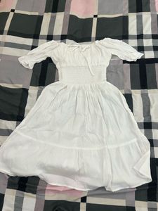 size (M) Chic White Smocked Puff Sleeve Top