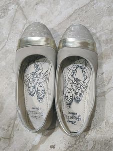 Kid Girls Footwear Balley Size 31 Age Approx 5-7 Years Off White And Golden Colour Party Wear