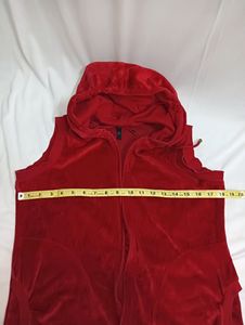 Sleeveless Solid Hooded Sweatshirt